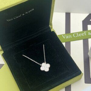 💝💕 Van Cleef & Aprels Women’s Necklaces ❤️❤️